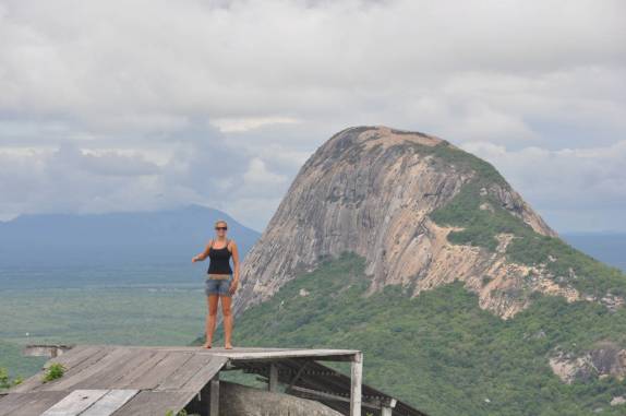 Rampa de asa delta e a Pedra da Baleia, em Quixadá, no sertão do Ceará